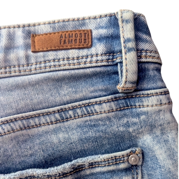 Almost Famous Denim; Mid Rise Skinny - Cropped leg w/zip detail; Distressed - Picture 5 of 7